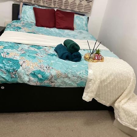 Princess 3 Bedroom House + Offstreet Parking +Wifi Leeds  Exterior foto